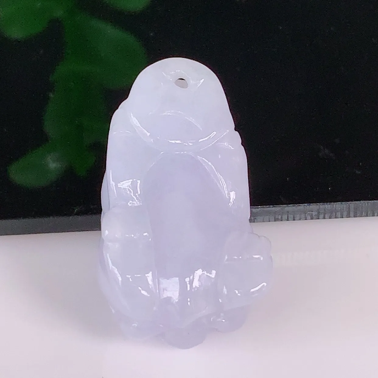 自然光实拍，冰润冰糯种紫罗兰翡翠招财貔貅吊坠，民间有“一摸貔貅运程旺盛，再摸貔貅财运滚滚，三摸貔貅平步青云 ”的美好祝愿。#57.28
