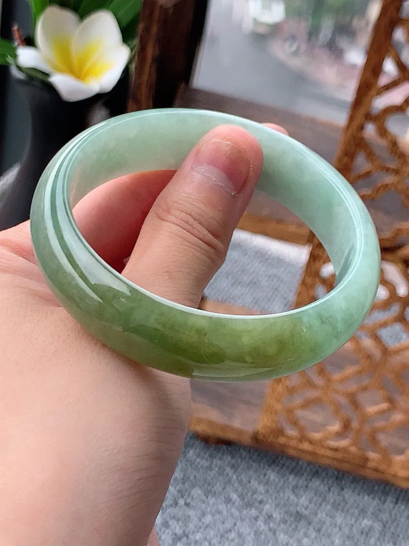 a货翡翠老坑飘黄翡宽边正装正圈手镯58-59圈口  尺寸58.5×15.5×7mm 重量64.07g 0620