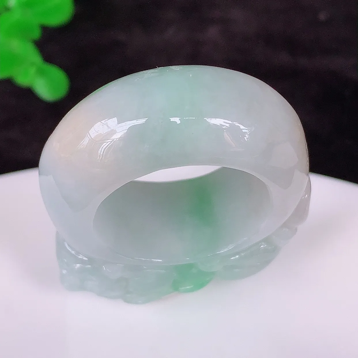 自然光实拍，冰润冰糯种飘阳绿翡翠招财貔貅20.8mm内径翡翠扳指，冰润指环，玉扳指，财源滚滚，玉质细腻起胶，26圈口，种水好！#41.28