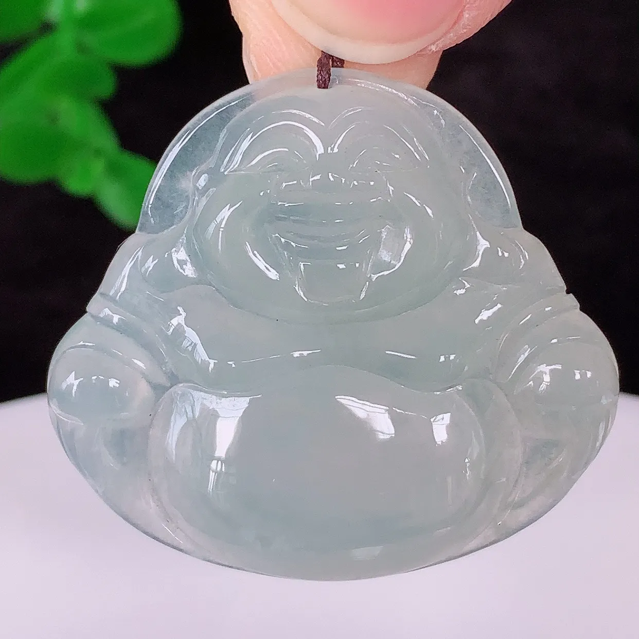 自然光实拍，冰润冰种翡翠佛公吊坠，饱满， 佛公亦保平安，寓意有福（佛公）相伴，配戴优雅迷人！#41.