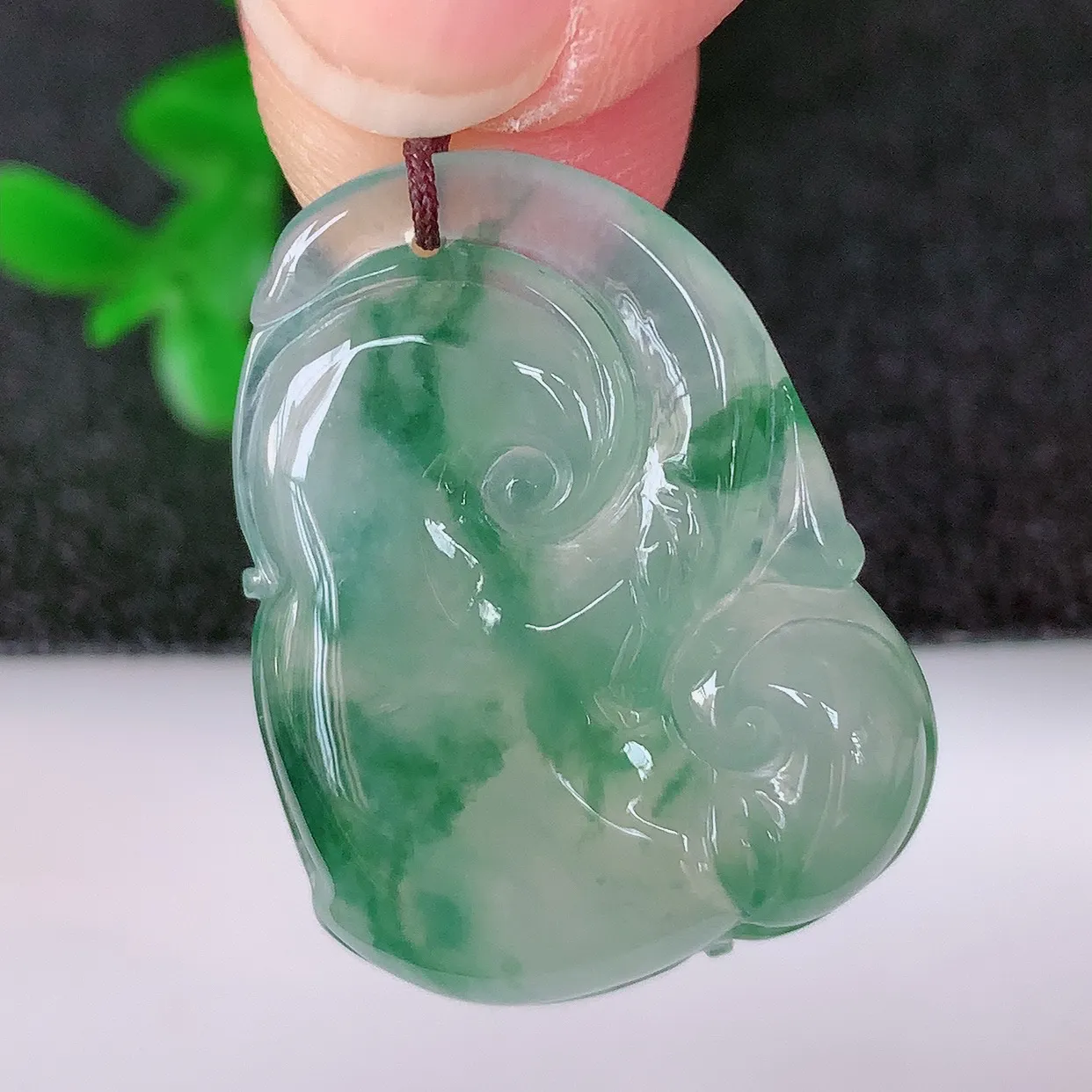 自然光实拍，冰种飘绿花翡翠如意吊坠，翡翠如意，上身效果非常美，饱满大气，工艺美，万事如意，如意一生 #1.28
