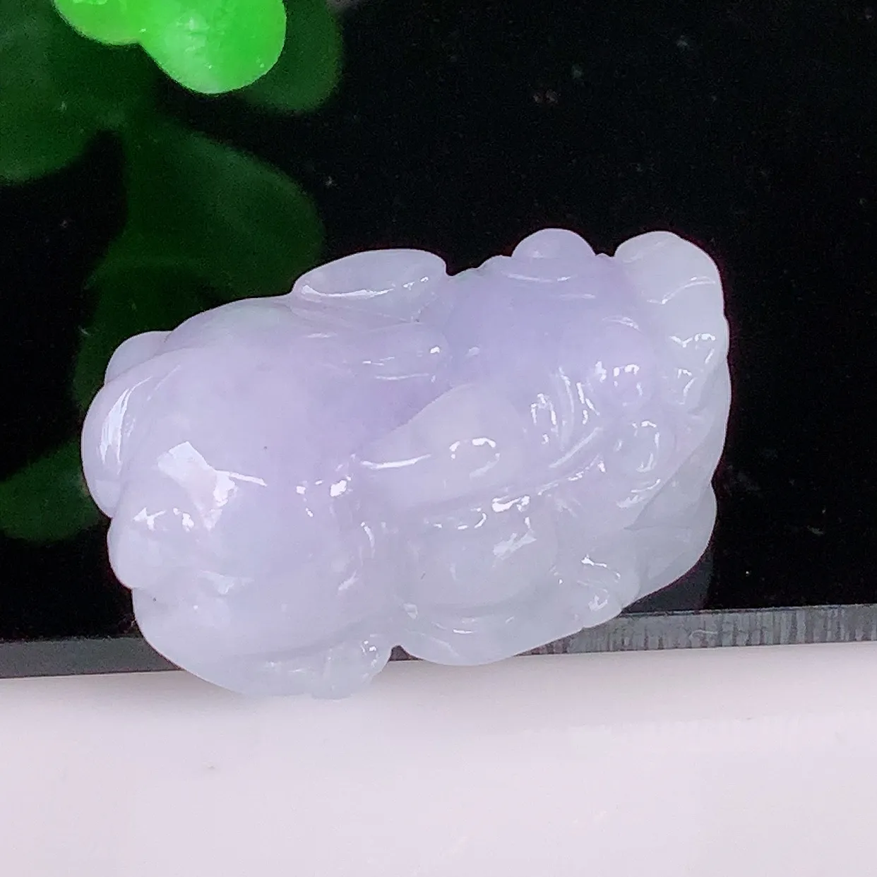 自然光实拍，冰润冰糯种紫罗兰翡翠招财貔貅吊坠，民间有“一摸貔貅运程旺盛，再摸貔貅财运滚滚，三摸貔貅平步青云 ”的美好祝愿。#57.28