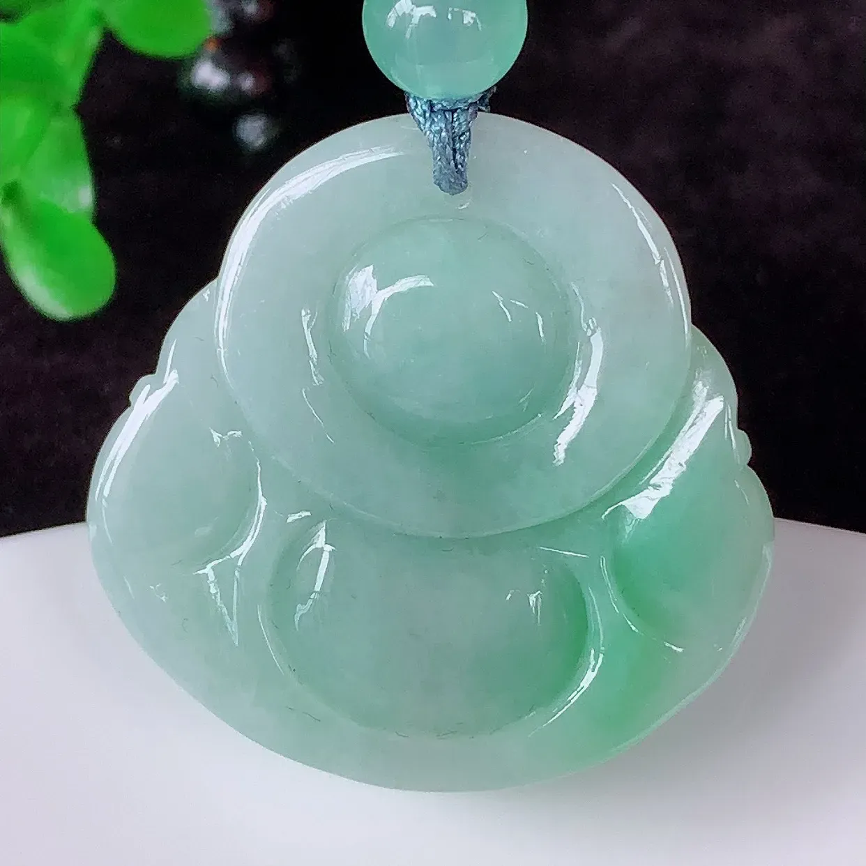 自然光实拍，厚装冰润冰糯种飘阳绿翡翠佛公吊坠，饱满， 佛公亦保平安，寓意有福（佛公）相伴，配戴优雅迷人！#46.28