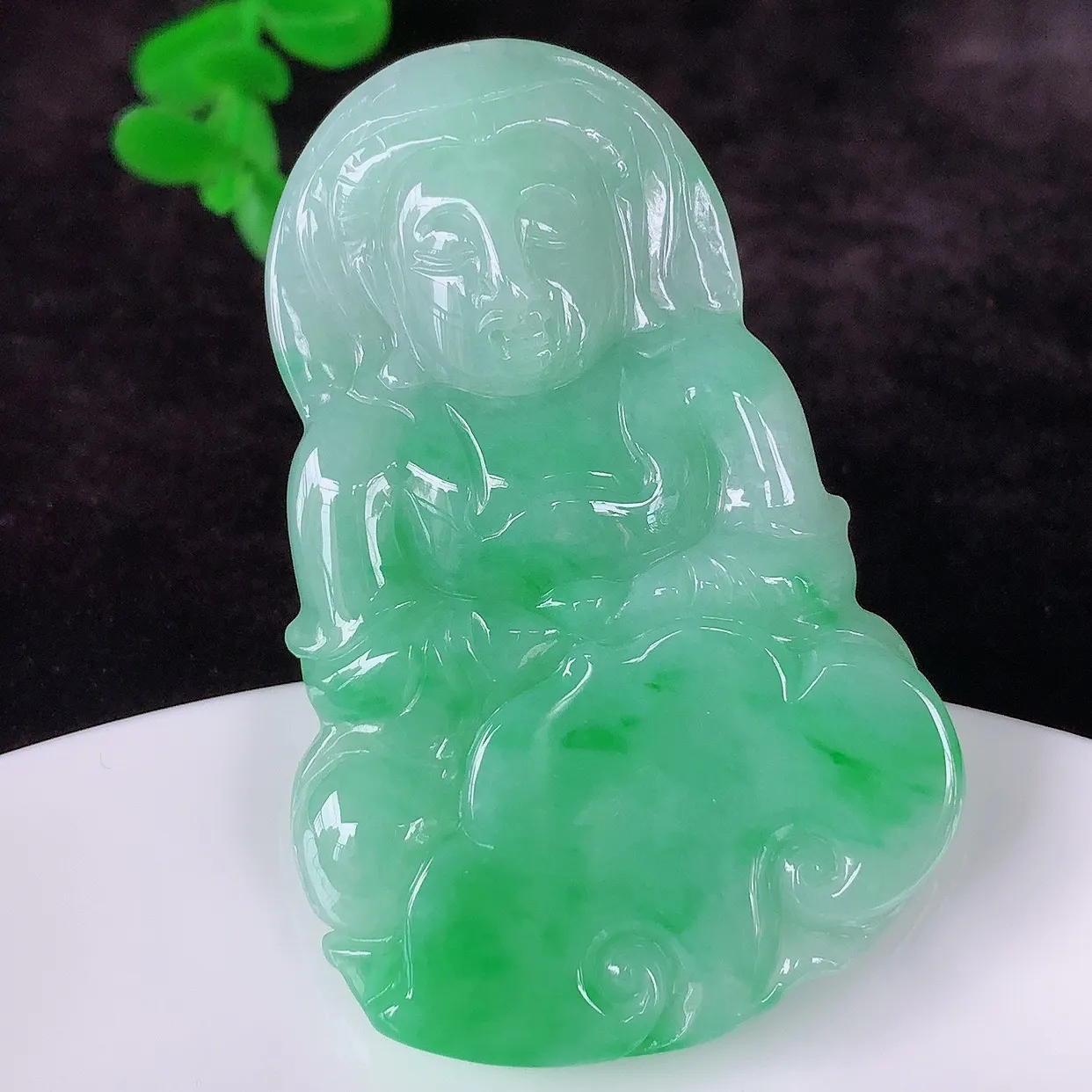 自然光实拍，冰糯种飘阳绿翡翠观音吊坠，赐福翡翠观音，翠色迷人，观音面相端庄，佩戴时尚出众！#46.28