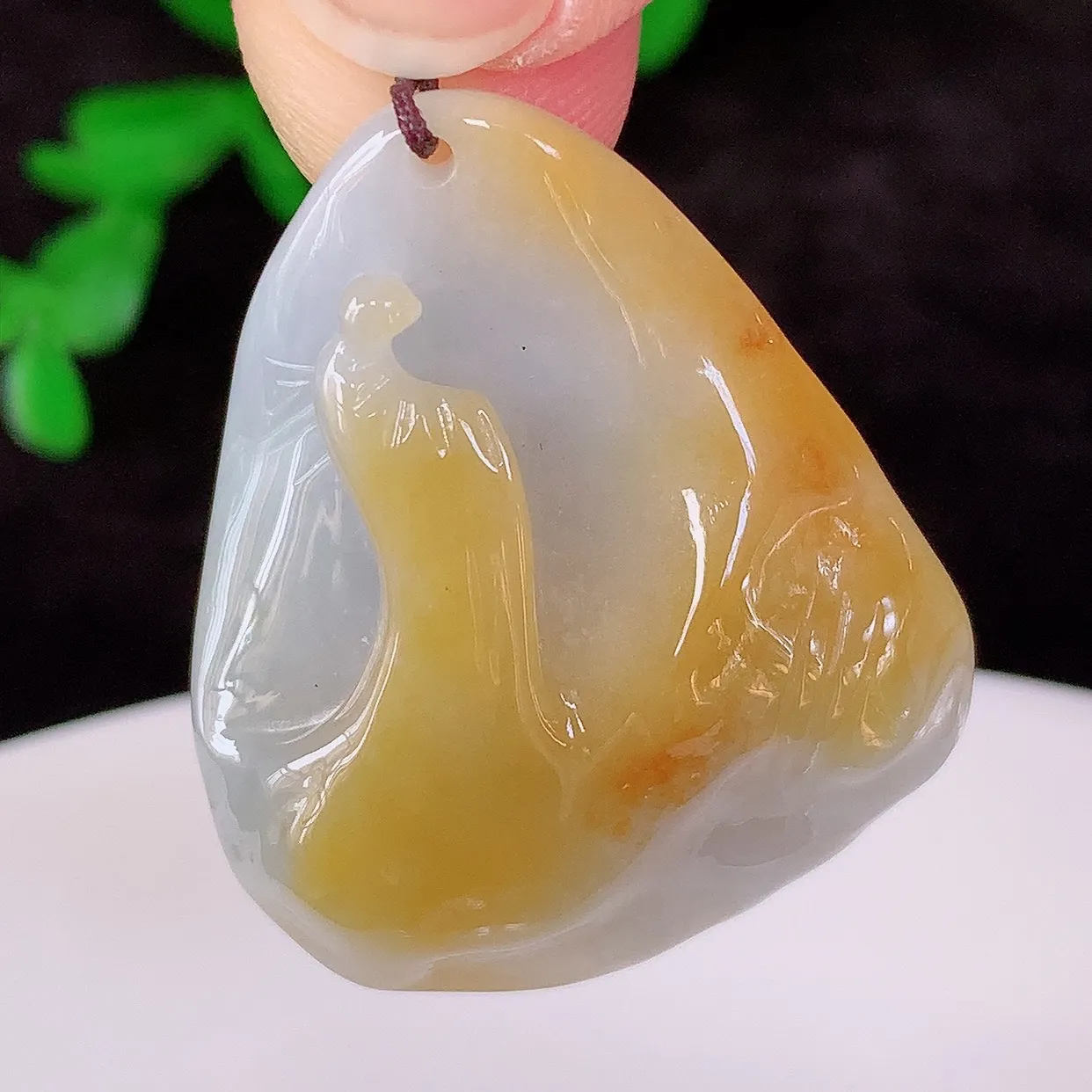 自然光实拍，冰润冰糯种黄翡翡翠悟道吊坠，翡翠悟道寓意“祥和，安宁，吉祥，幸福”，佩戴效果优雅迷人，性价比超高！#60.28