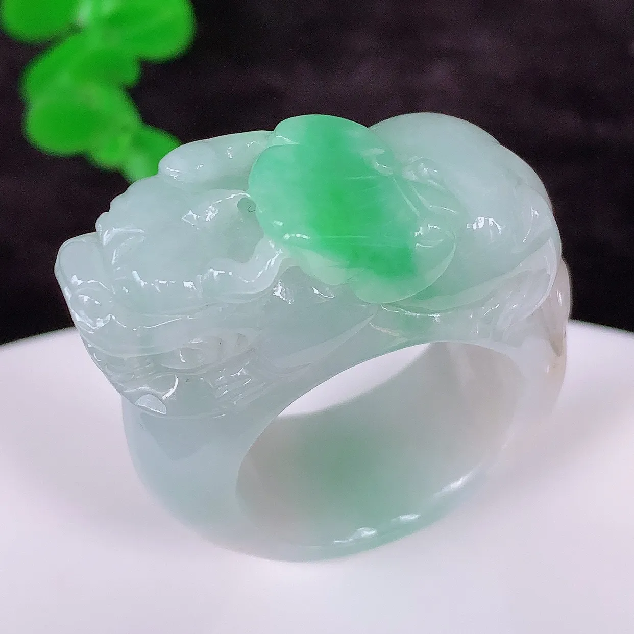自然光实拍，冰润冰糯种飘阳绿翡翠招财貔貅20.8mm内径翡翠扳指，冰润指环，玉扳指，财源滚滚，玉质细腻起胶，26圈口，种水好！#41.28