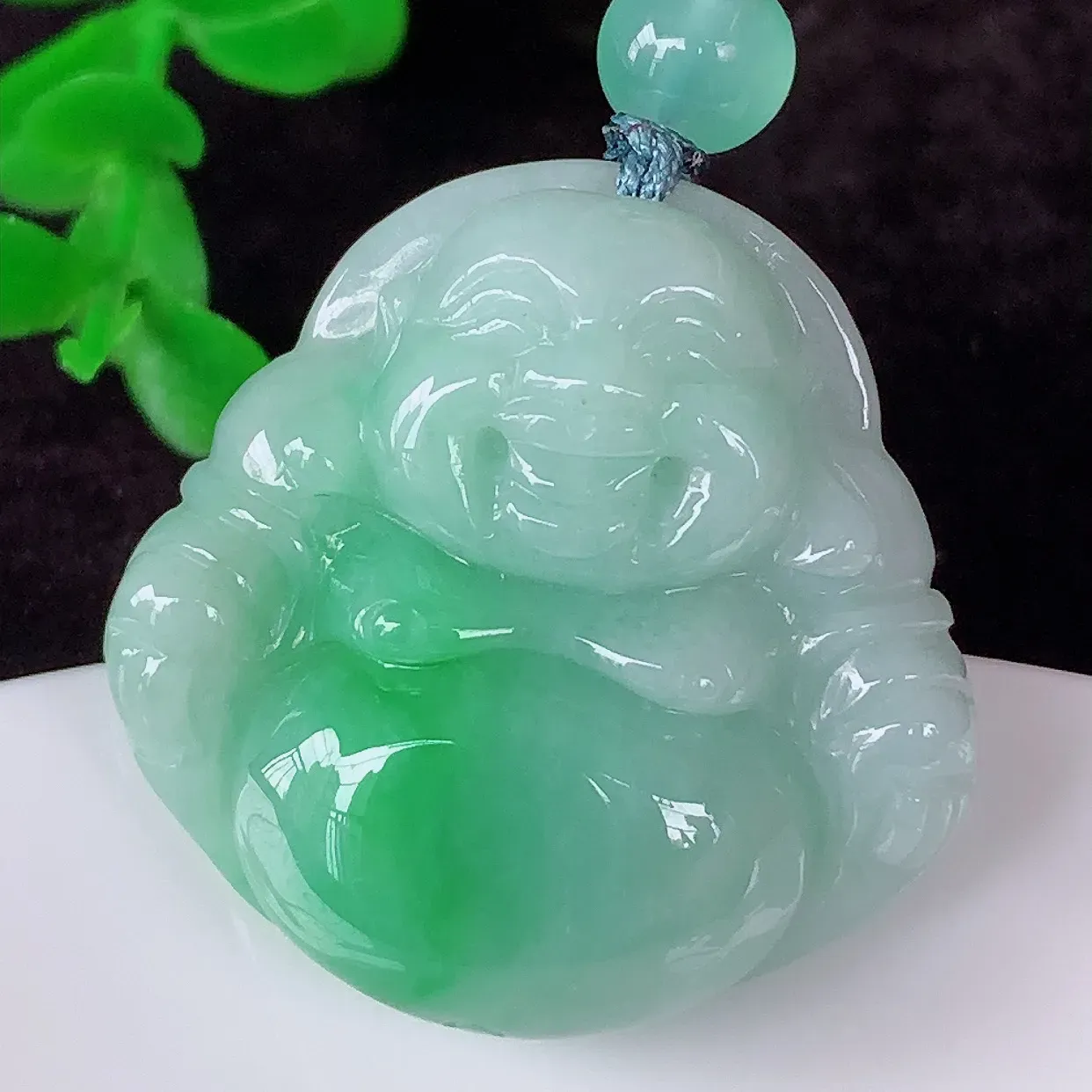 自然光实拍，厚装冰润冰糯种飘阳绿翡翠佛公吊坠，饱满， 佛公亦保平安，寓意有福（佛公）相伴，配戴优雅迷人！#46.28