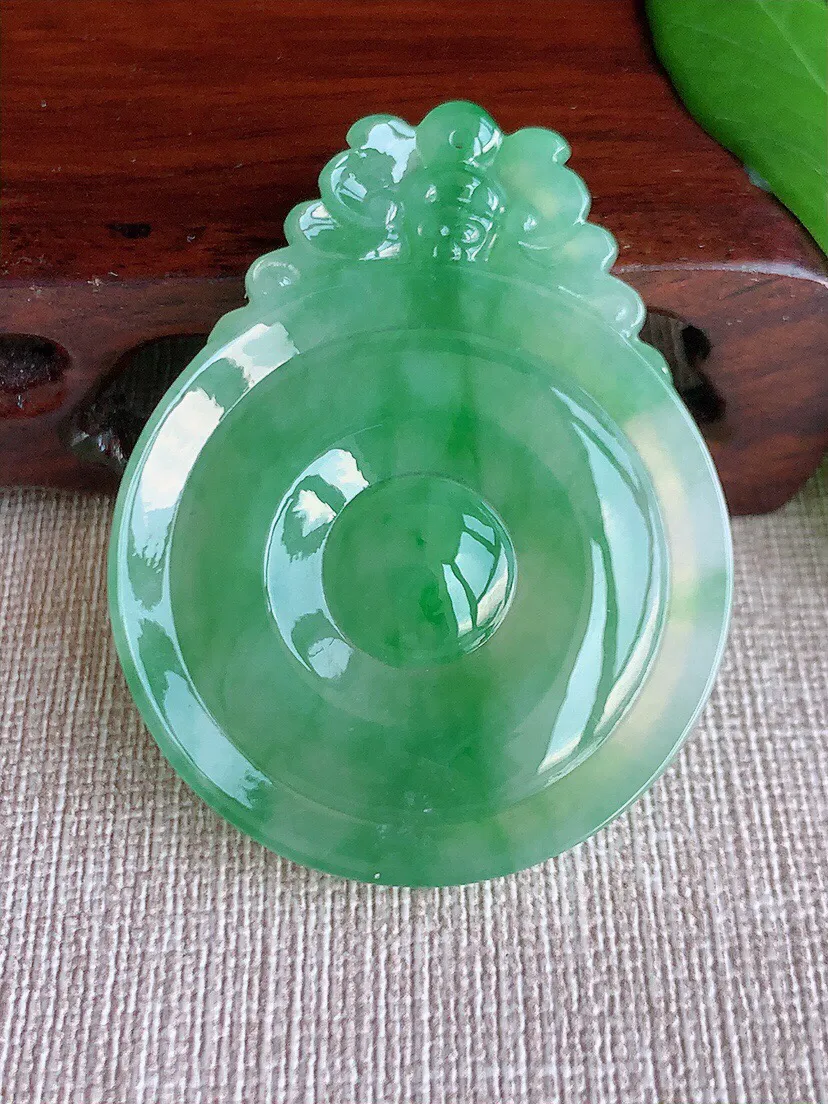 a货翡翠老坑冰种飘绿福贝吊坠 尺寸50.8×39.8×4mm 重量15.00g 0629