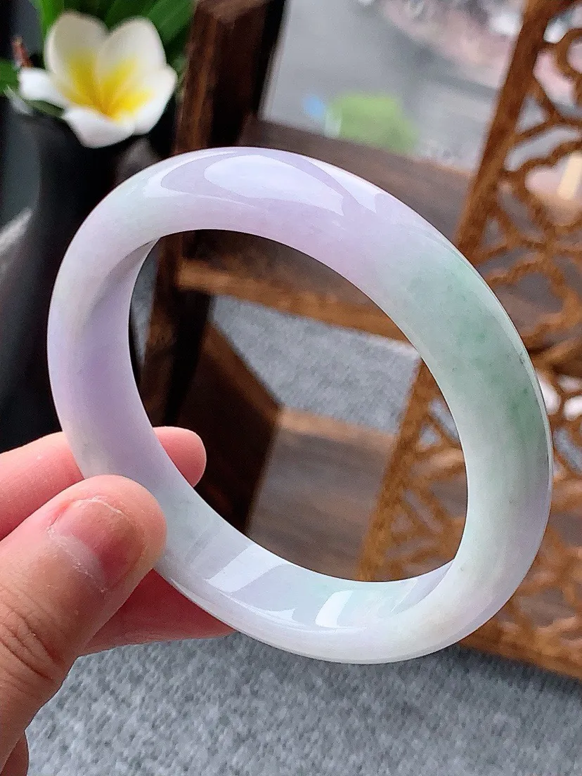 a货翡翠老坑春彩紫罗兰飘绿正装正圈手镯57-58圈口  尺寸57×12.3×7.7mm 重量56.0