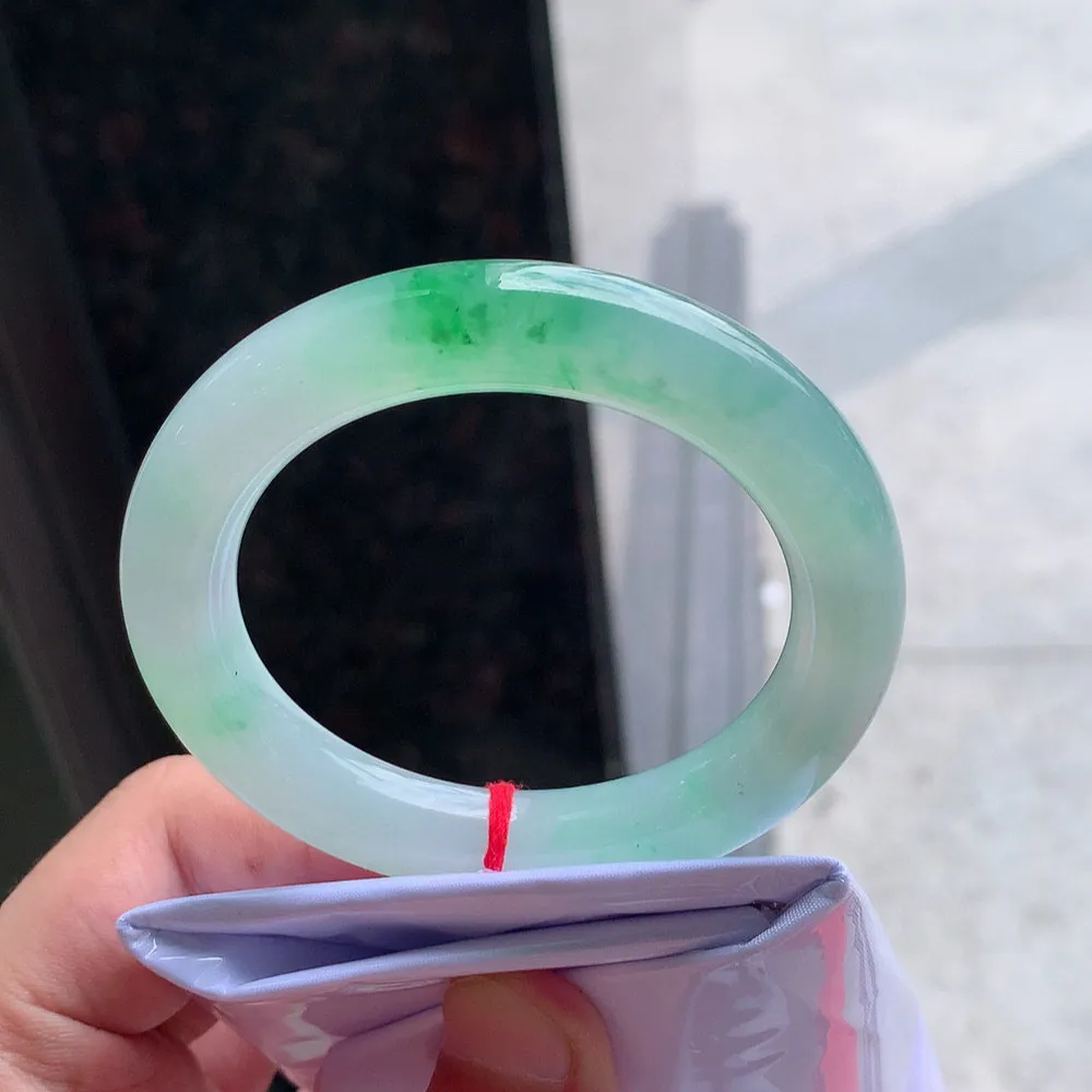 圆条高冰阳绿 无瑕 尺寸:53.4/10.8/10.5 种色俱佳️️