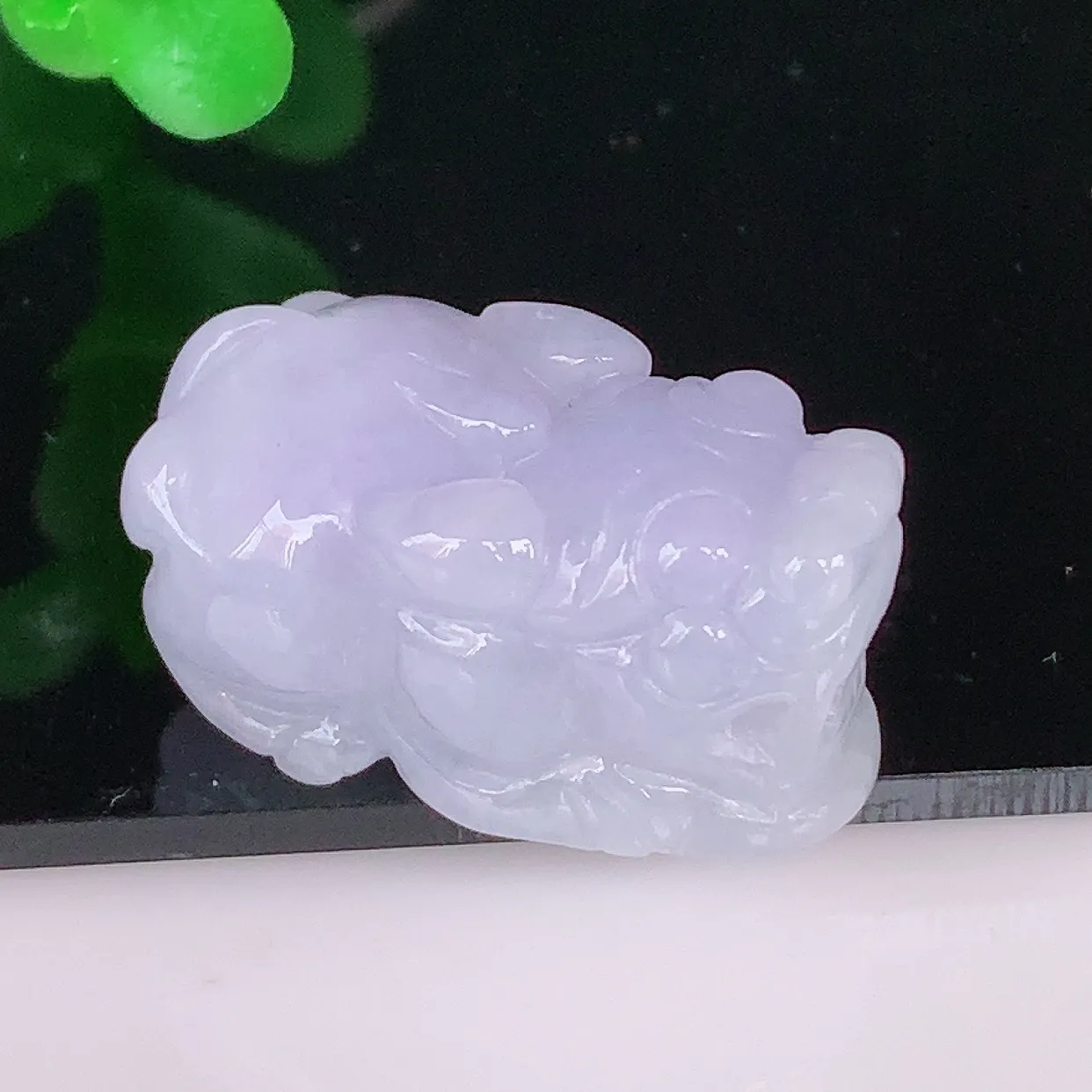 自然光实拍，冰润冰糯种紫罗兰翡翠招财貔貅吊坠，民间有“一摸貔貅运程旺盛，再摸貔貅财运滚滚，三摸貔貅平步青云 ”的美好祝愿。#57.28