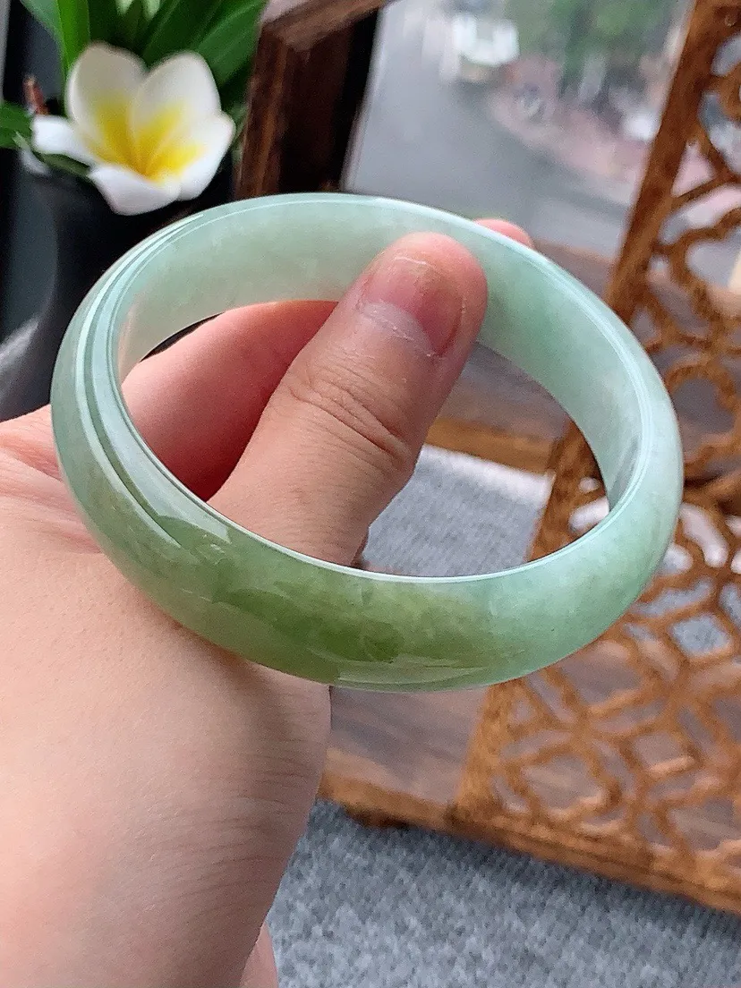a货翡翠老坑飘黄翡宽边正装正圈手镯59-60大圈口  尺寸59×15×6.4mm 重量58.74g 0620