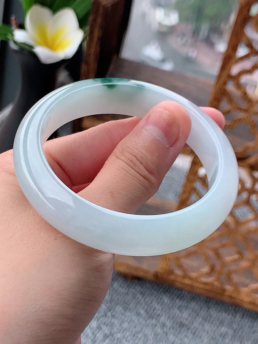 a货翡翠老坑飘花正装正圈手镯54-55圈口  尺寸54.5×12.6×8mm 重量56.67g 0620