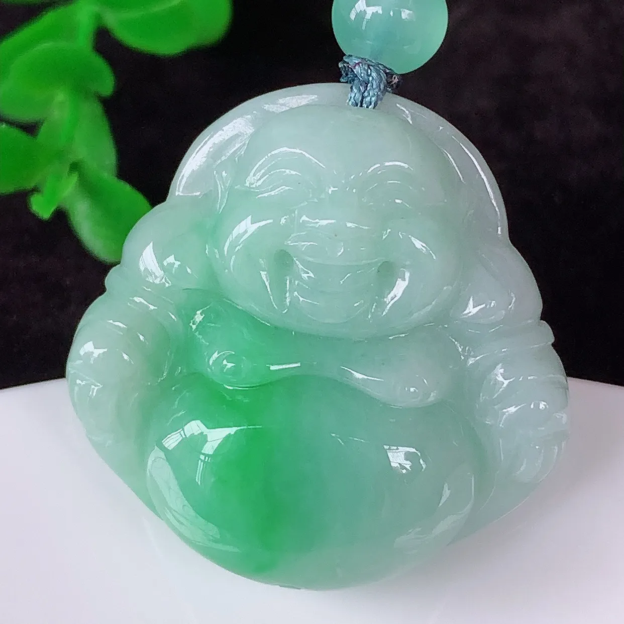 自然光实拍，厚装冰润冰糯种飘阳绿翡翠佛公吊坠，饱满， 佛公亦保平安，寓意有福（佛公）相伴，配戴优雅迷人！#46.28