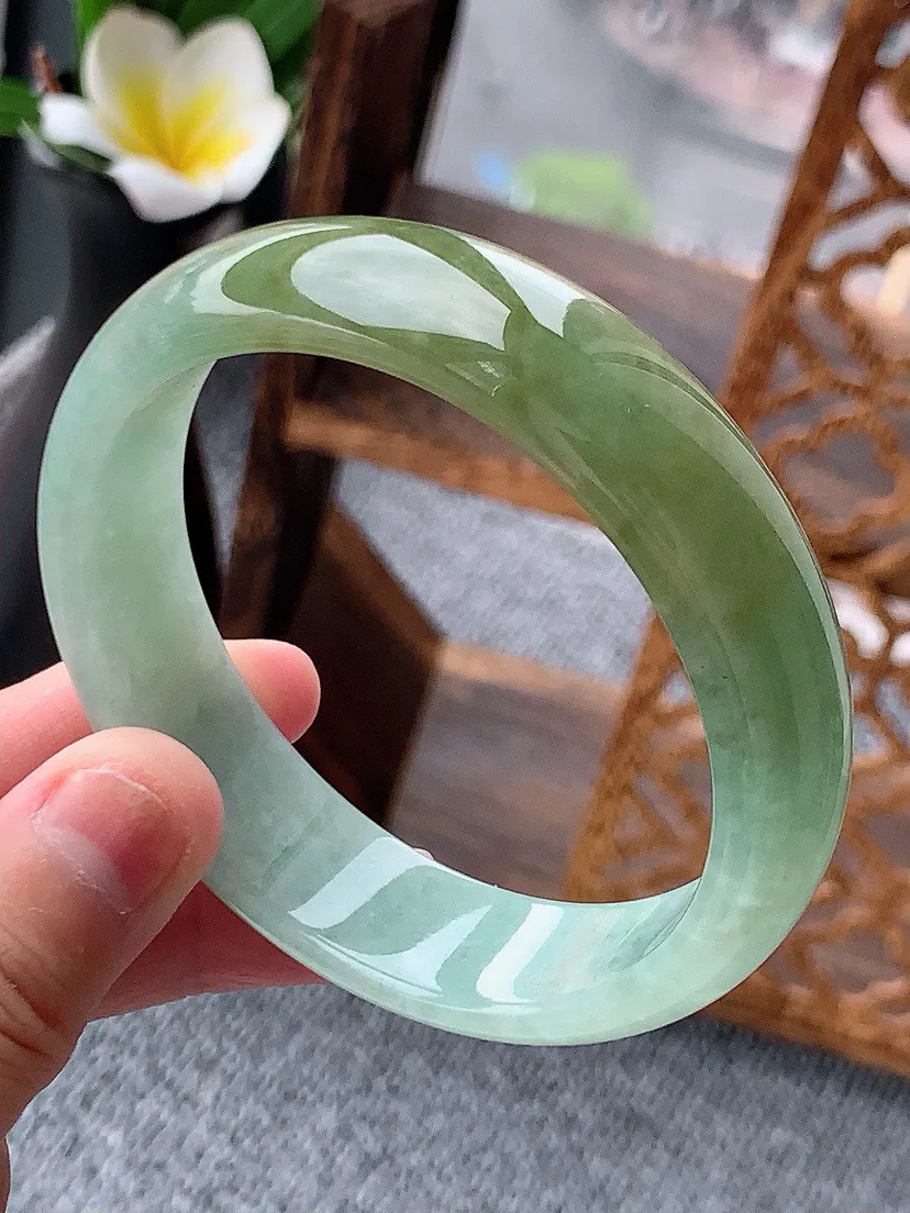 a货翡翠老坑飘黄翡宽边正装正圈手镯58-59圈口  尺寸58.5×15.5×7mm 重量64.07g