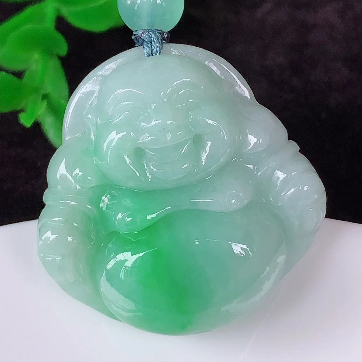 自然光实拍，厚装冰润冰糯种飘阳绿翡翠佛公吊坠，饱满， 佛公亦保平安，寓意有福（佛公）相伴，配戴优雅迷人！#46.28