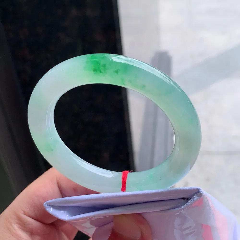 圆条高冰阳绿 无瑕 尺寸:53.4/10.8/10.5 种色俱佳️️