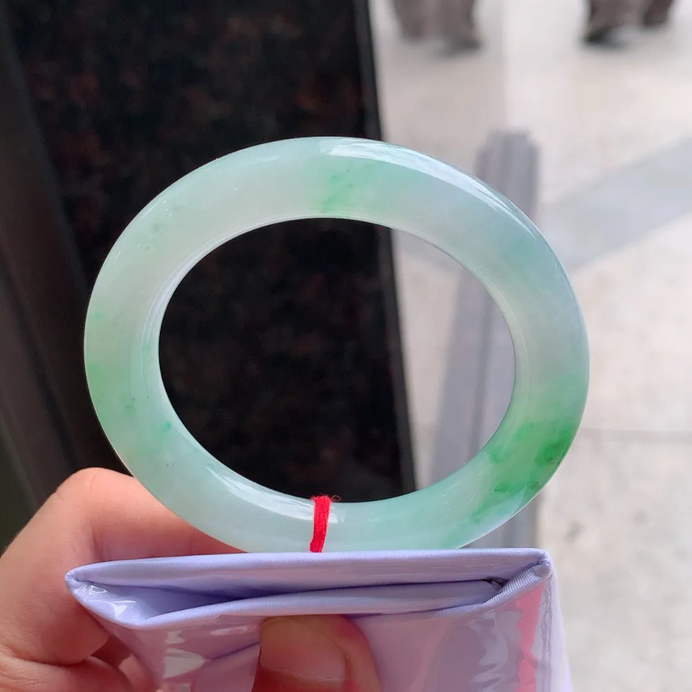 圆条高冰阳绿 无瑕 尺寸:53.4/10.8/10.5 种色俱佳️️