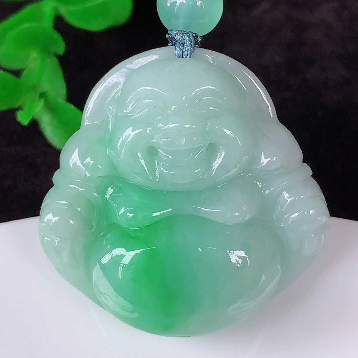自然光实拍，厚装冰润冰糯种飘阳绿翡翠佛公吊坠，饱满， 佛公亦保平安，寓意有福（佛公）相伴，配戴优雅迷人！#46.28