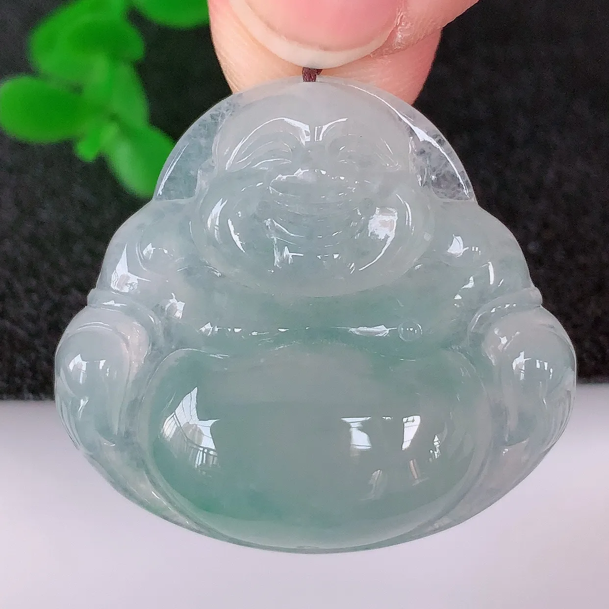 自然光实拍，冰润冰种飘花翡翠佛公吊坠，饱满， 佛公亦保平安，寓意有福（佛公）相伴，配戴优雅迷人！#0