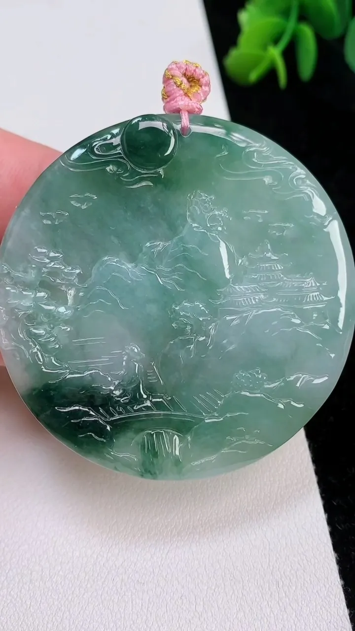 天然A货翡翠牌吊坠，尺寸53-5，重量:37.38g
7月1日