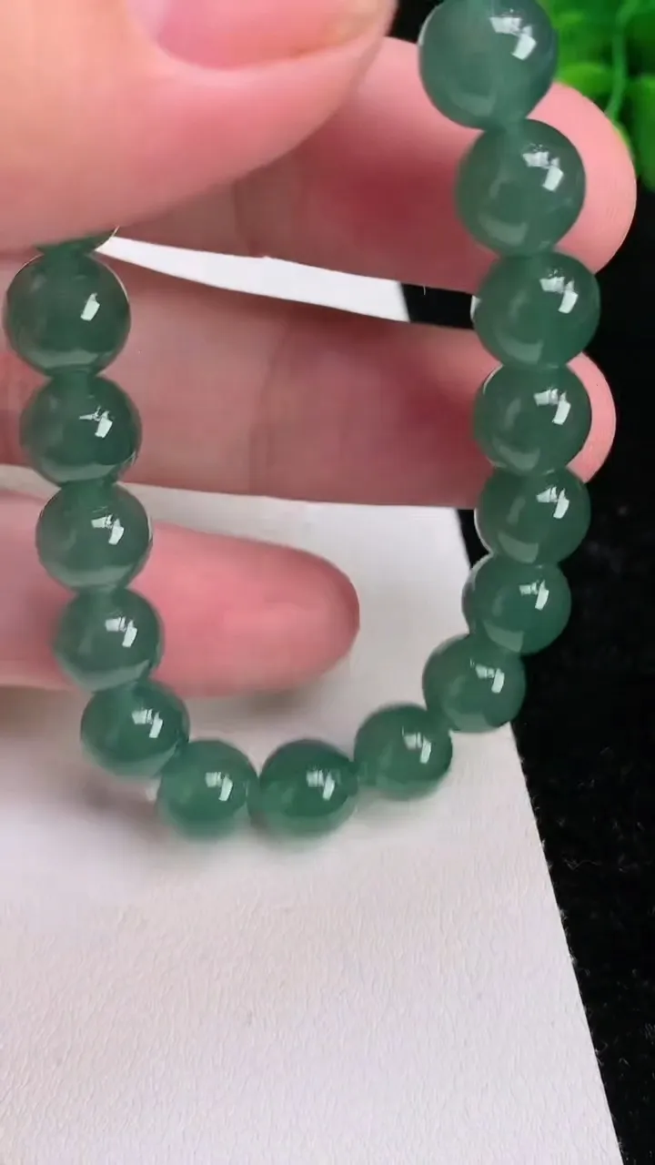 天然A货翡翠货蓝水圆珠手串21颗，尺寸8.8，重:24.46g7月1日
工厂直销收藏佳品,种好水足，色泽均匀，有种有色，上手高大气！