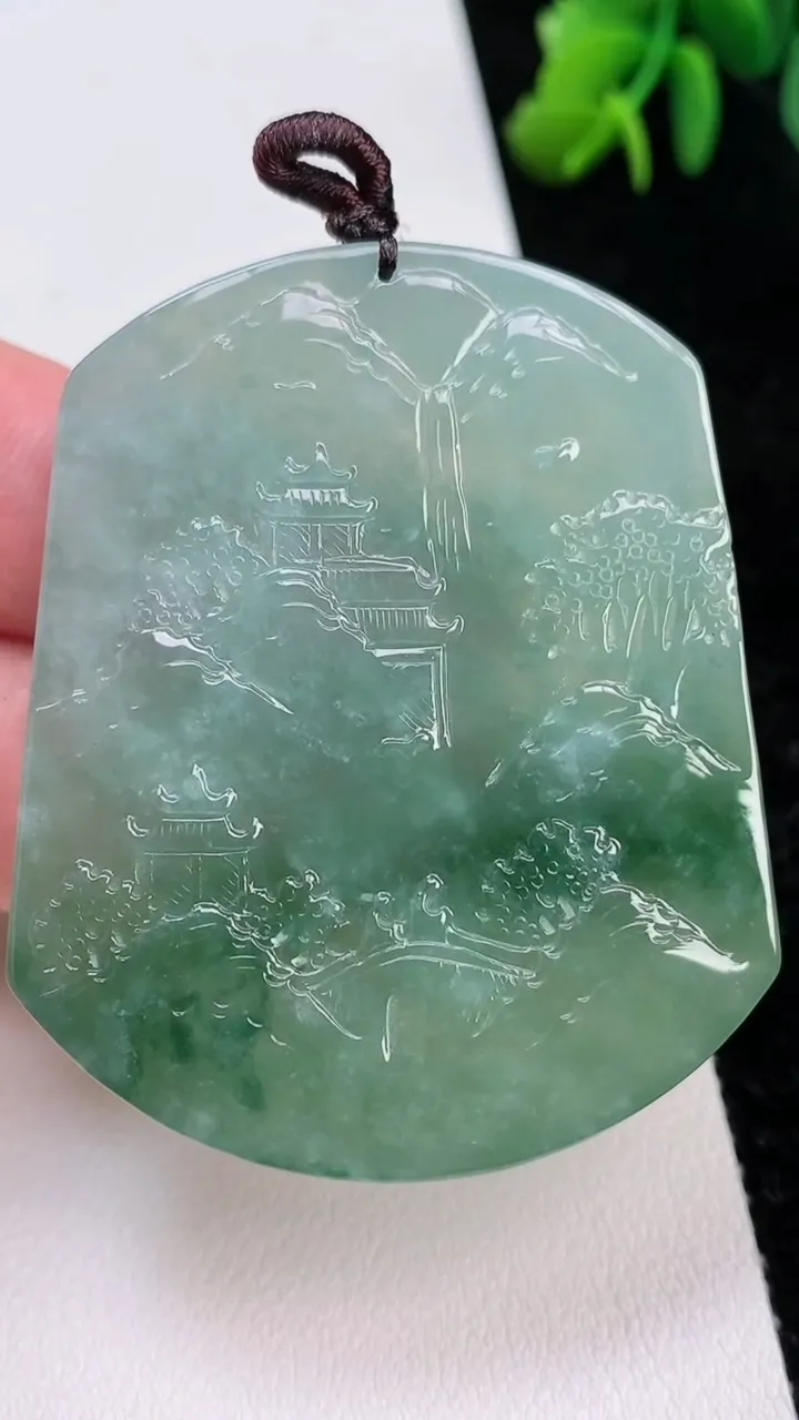天然A货翡翠山水牌吊坠，尺寸53.7-44.7-5.9，重量:39.50g
7月1日