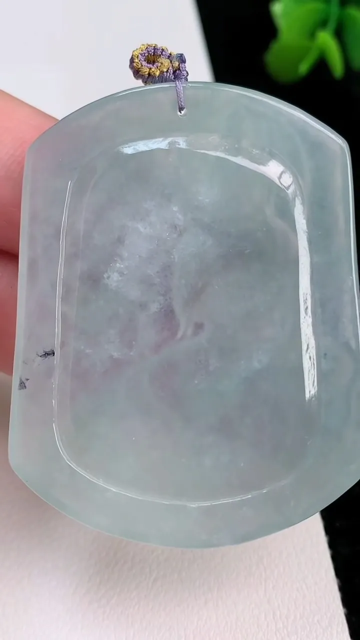 天然A货翡翠普贤菩萨吊坠，尺寸53.2-42-4.3，重量:24.24g
7月1日