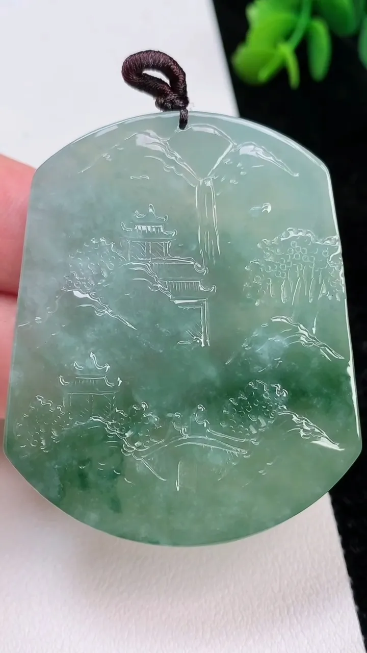天然A货翡翠山水牌吊坠，尺寸53.7-44.7-5.9，重量:39.50g
7月1日