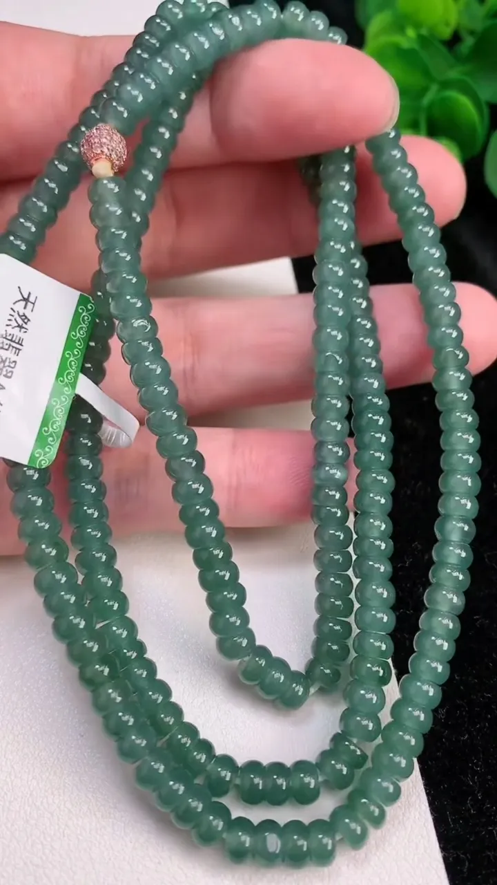 天然A货翡翠货蓝水算盘珠项链129颗，尺寸5.3，重:43.02g7月1日
工厂直销收藏佳品,种好水足，色泽均匀，有种有色，上手高大气！