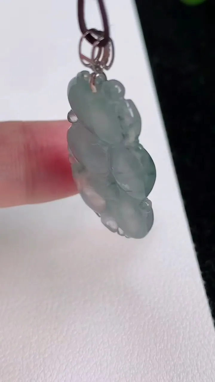 天然A货翡翠种飘花生肖猴吊坠，尺寸34.4-19.2-5.6，重量:6.28g
7月1日