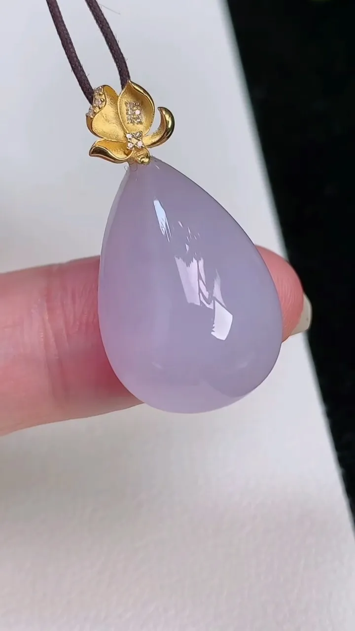 天然A货翡翠18k金紫罗兰水滴吊坠，尺寸29-23-15.5-9.7，重量:5.45g
7月1日