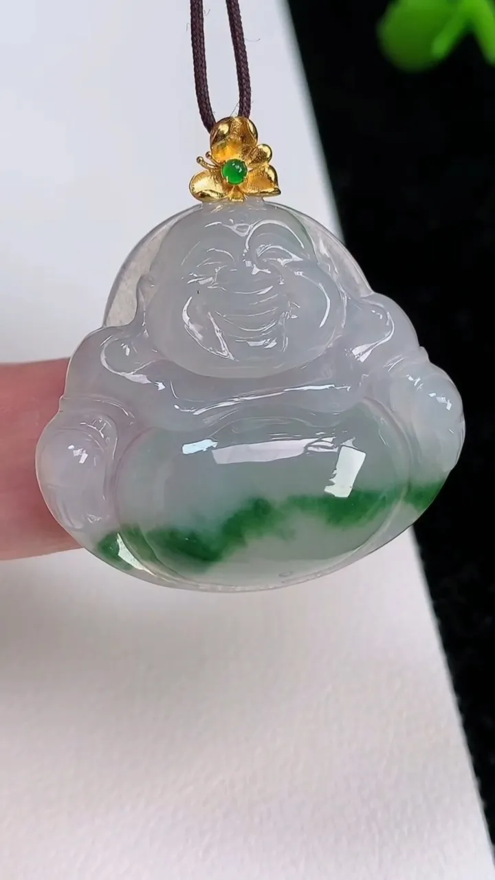 天然A货翡翠佛公吊坠，尺寸28.7-32.6-6.3，重量:9.09g
7月1日