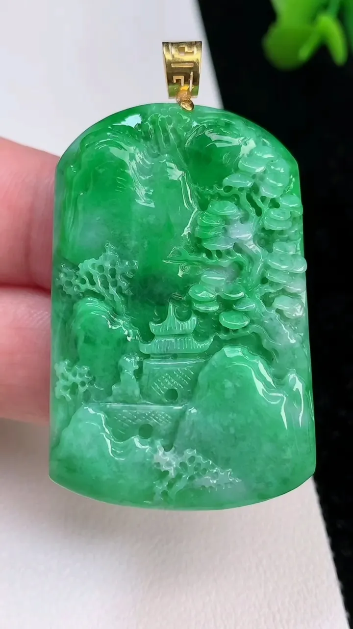 天然A货翡翠山水牌吊坠，尺寸45-30-6，重量:20.73g
7月1日