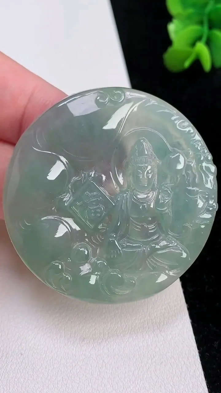 天然A货翡翠一念之间吊坠，尺寸50-4.8，重:23.95g
7月1日
