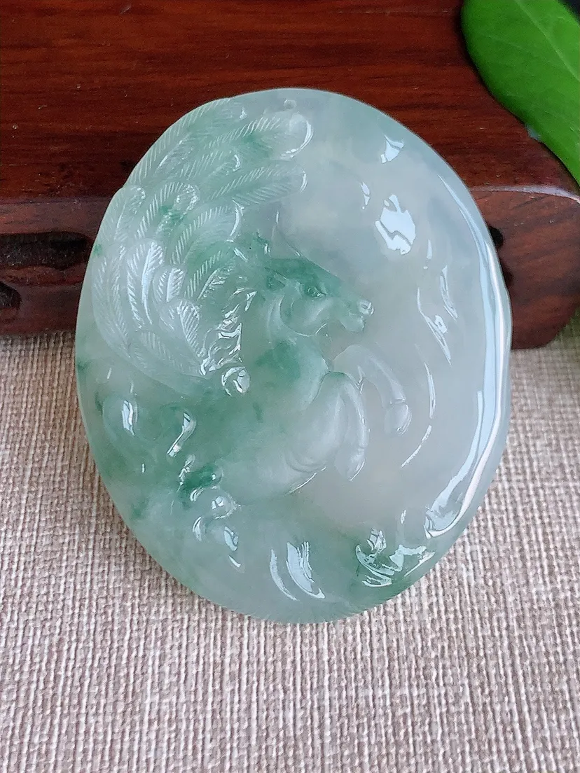 天然A货翡翠飘花生肖马天马行空吊坠尺寸54.6×44.2×5.8m量31.50g 0629