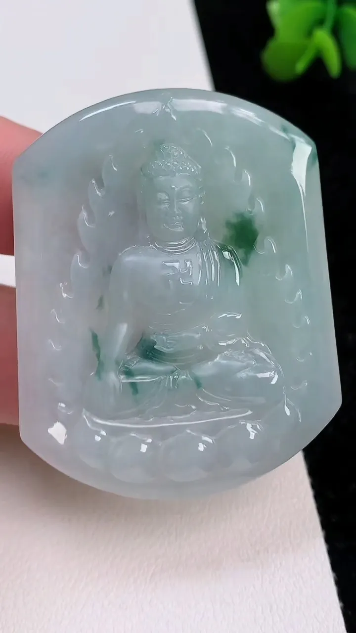 天然A货翡翠阿弥陀佛吊坠，尺寸51.8-48-5.8，重量:28.01g
7月1日