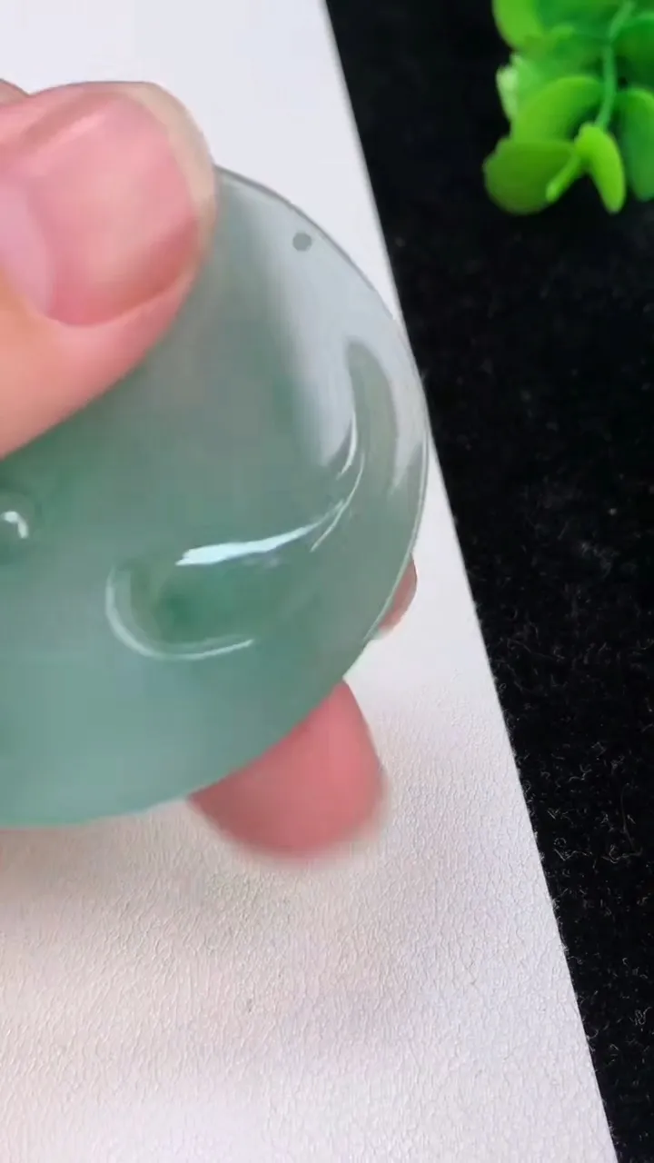 天然A货翡翠祥龙大日如来吊坠，尺寸50-45.7-6，重:27.46g
7月1日