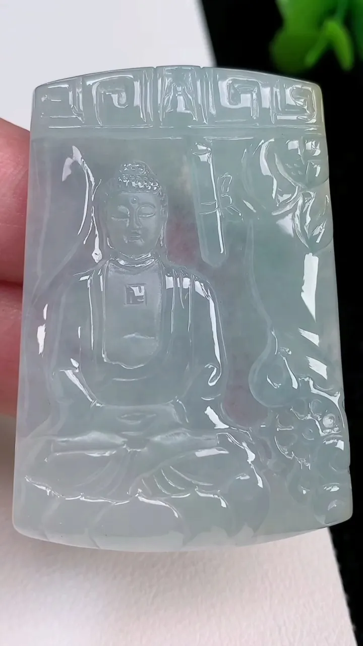 天然A货翡翠大日如来吊坠，尺寸52.2-37.2-5，重量:25.38g
7月1日