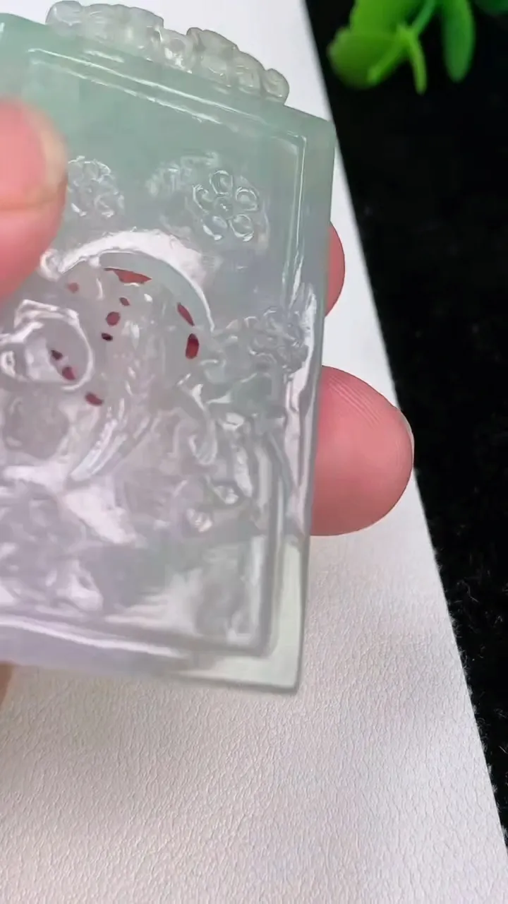 天然A货翡翠鸟语花香吊坠，尺寸57-34.5-4.7，重量:23.00g
7月1日