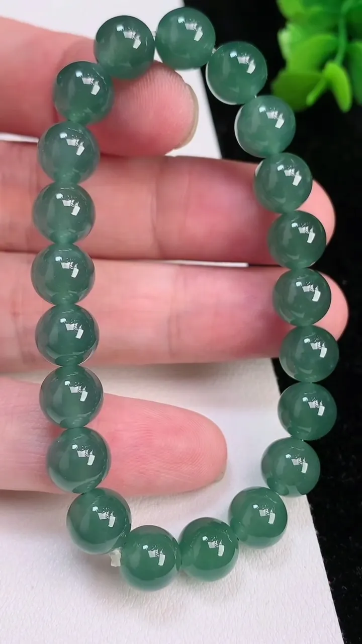 天然A货翡翠货蓝水圆珠手串21颗，尺寸8.8，重:24.46g7月1日
工厂直销收藏佳品,种好水足，色泽均匀，有种有色，上手高大气！