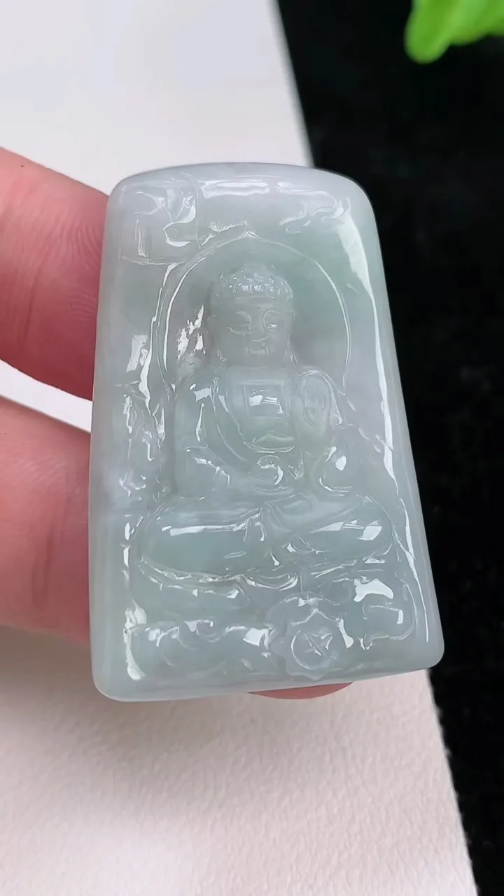 天然A货翡翠阿弥陀佛吊坠，尺寸41.2-28-4.6，重量:12.67g
7月1日