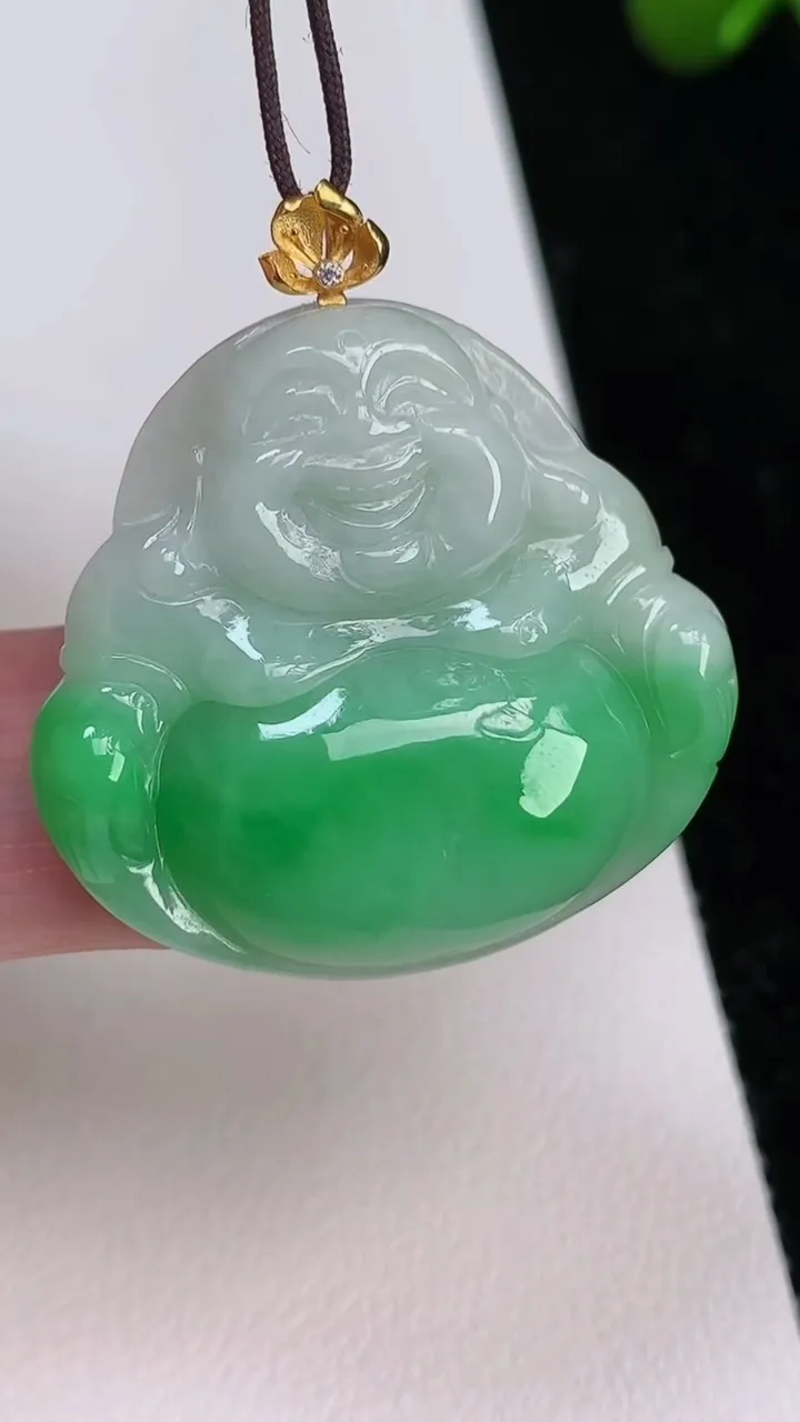 天然A货翡翠佛公吊坠，尺寸29.3-31.6-5.6，重量:7.77g
7月1日