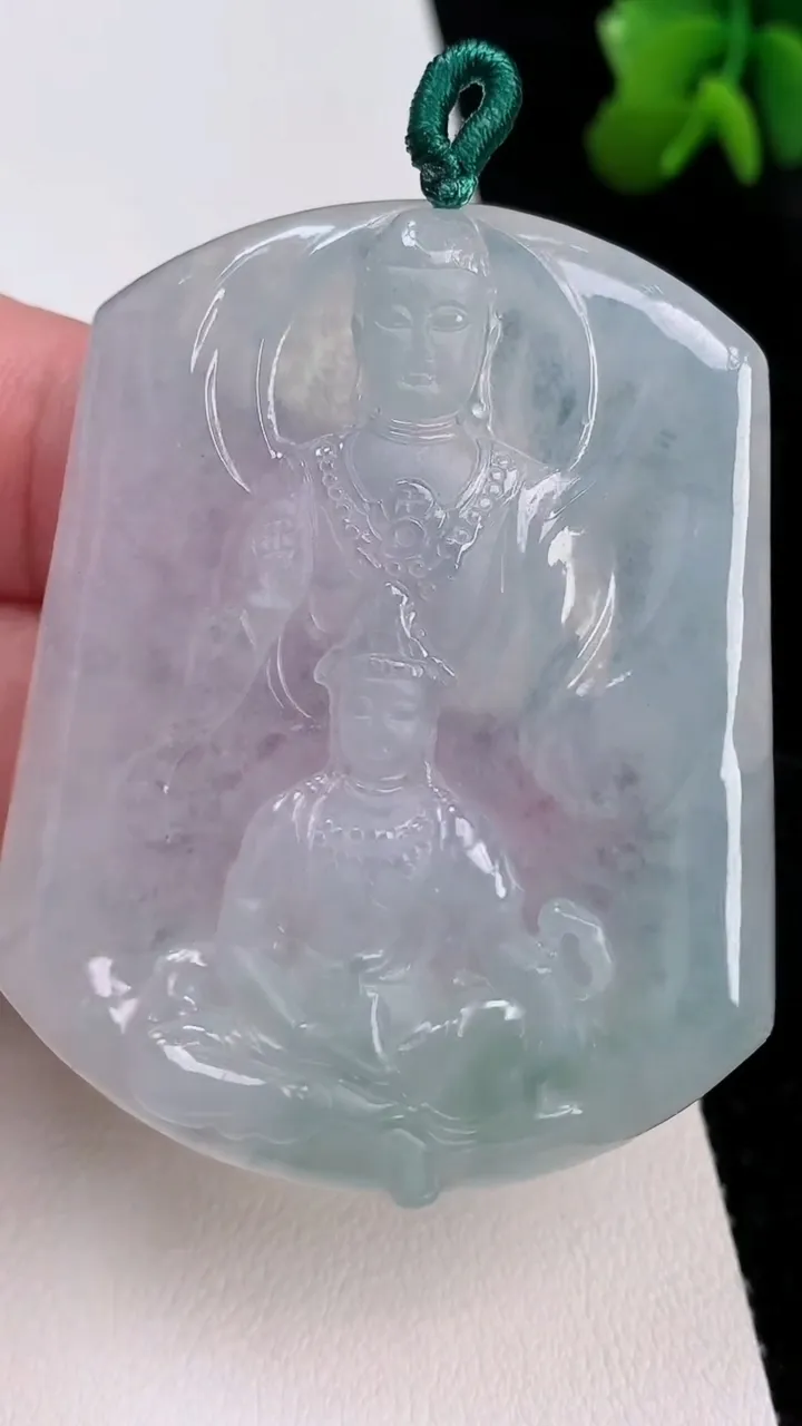天然A货翡翠飘花观音菩萨吊坠，尺寸52.7-42.3-5.7，重量:25.96g
7月1日