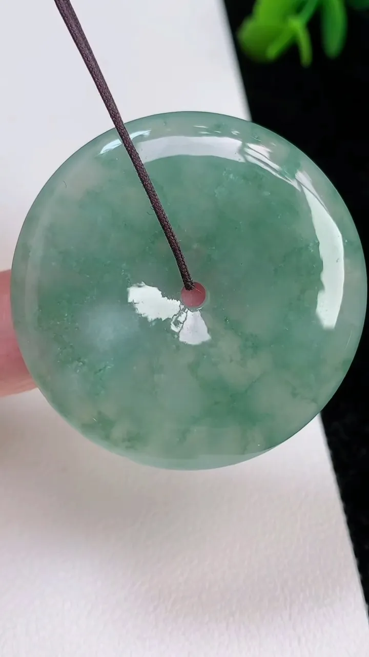 天然A货翡翠平安扣吊坠，尺寸39-5.3，重量:18.84g
7月1日