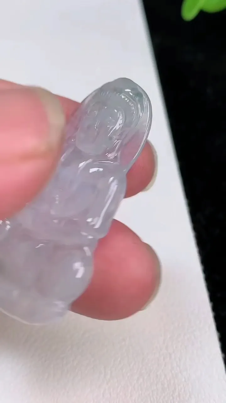 天然A货翡翠观音菩萨吊坠，尺寸40.2-23.3-3.3，重量:5.85g
7月1日