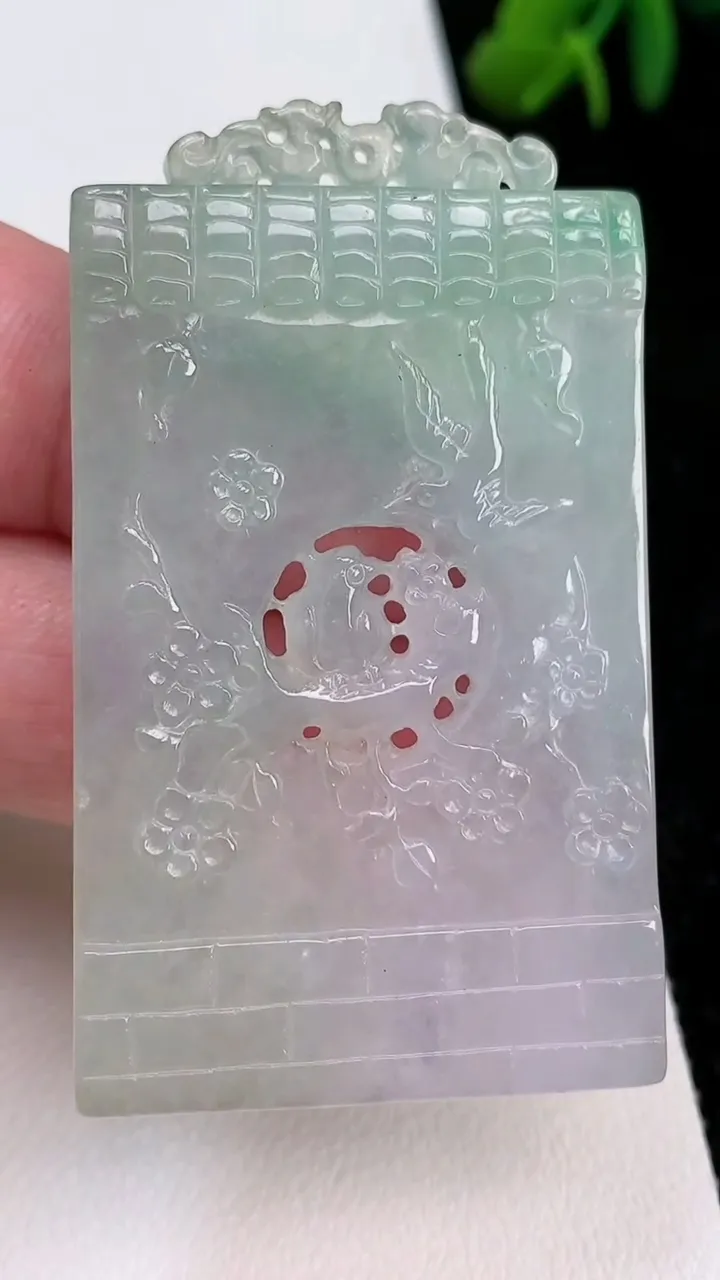 天然A货翡翠鸟语花香吊坠，尺寸57-34.5-4.7，重量:23.00g
7月1日
