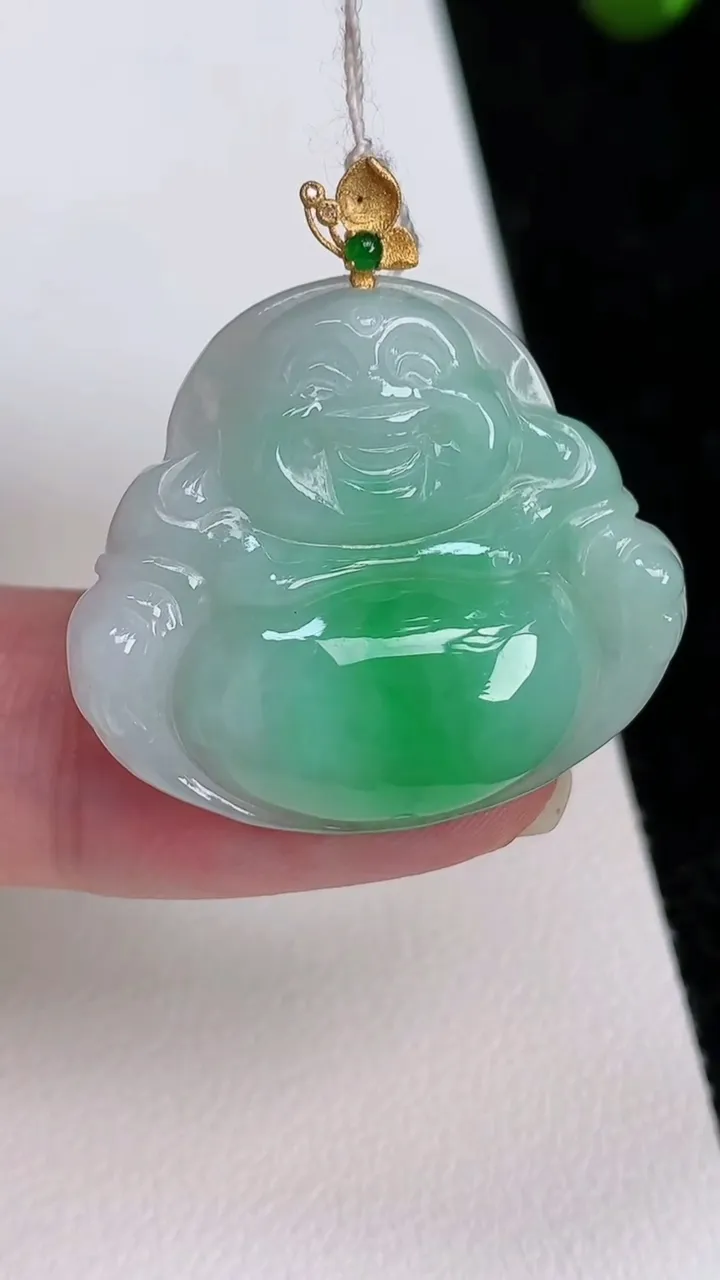 天然A货翡翠佛公吊坠，尺寸25.8-29.7-5.4，重量:6.62g
7月1日