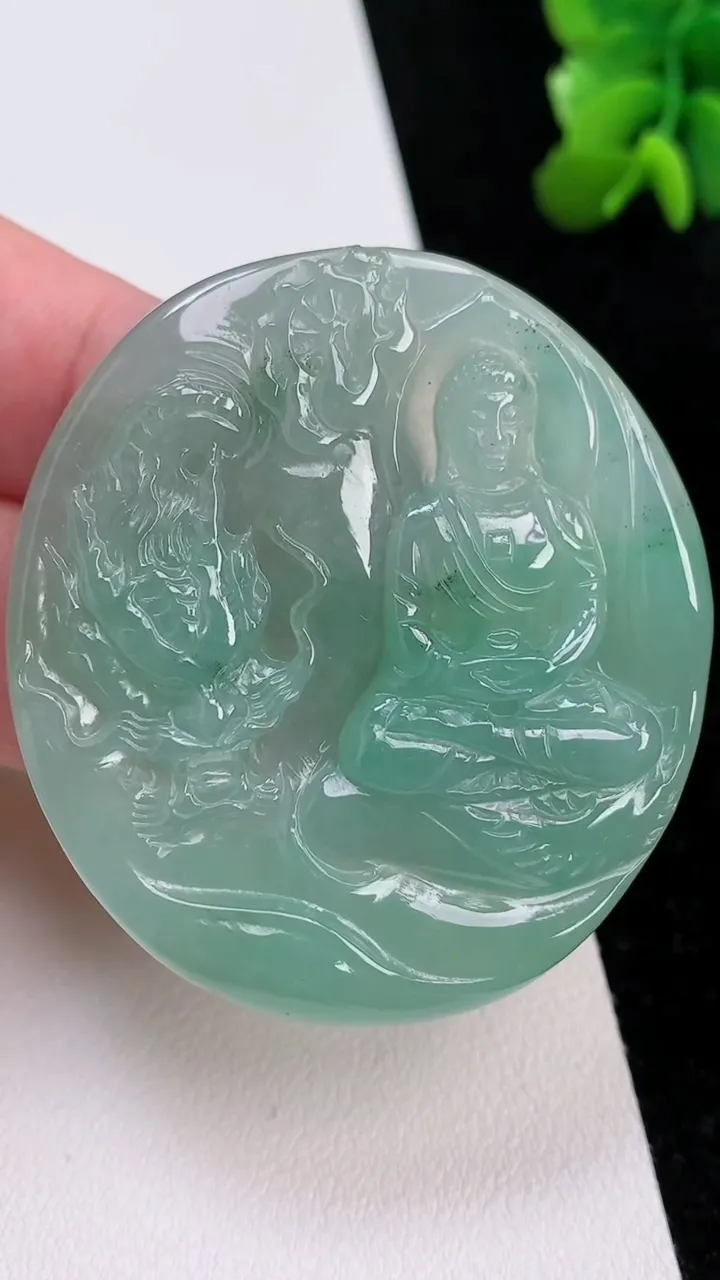 天然A货翡翠祥龙大日如来吊坠，尺寸50-45.7-6，重:27.46g
7月1日