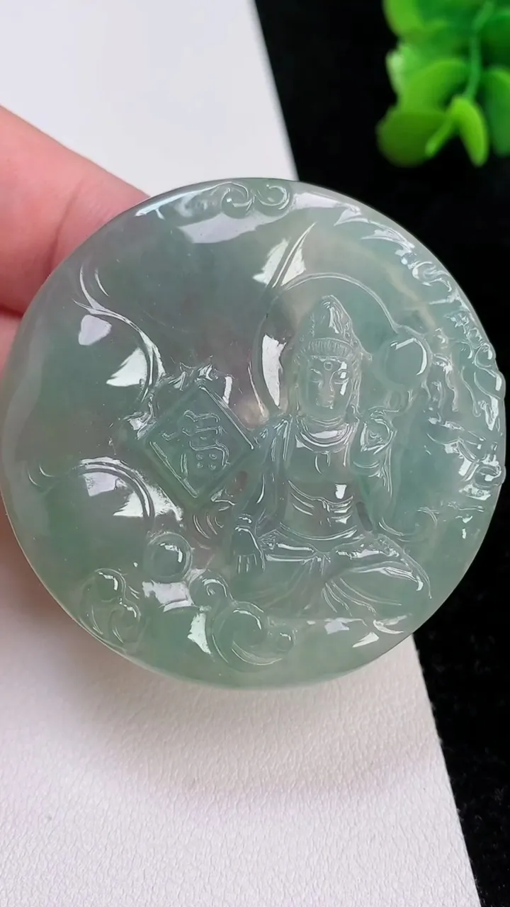 天然A货翡翠一念之间吊坠，尺寸50-4.8，重:23.95g
7月1日